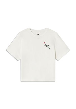 Witte cropped T-shirt met korte mouwen, ronde hals en een kleine rode bloem met de tekst "Thinking Mu" op de linkerkant van de borst.