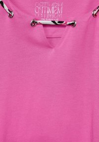 Cecil MIT DETAIL - Triko s potiskem - pink