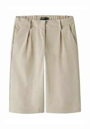Beżowe, sięgające do kolan, dopasowane szorty z przednimi zakładkami, bocznymi kieszeniami, szlufkami na pasek i elastycznym pasem z tyłu.