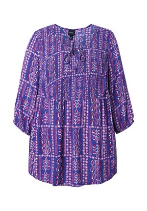 Lila Tunika-Bluse mit floralem Muster, mit Schleifenkragen, dreiviertel Ärmeln und lockerem Sitz aus leichtem Stoff.