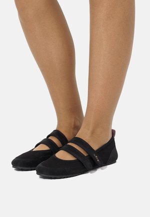 PLANOS AMIRE - Riemchenballerina - black