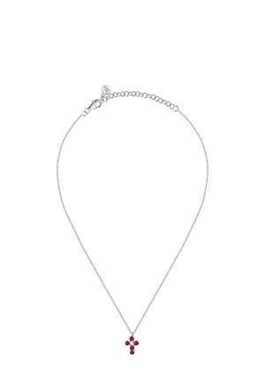 Collana d'argento con un piccolo ciondolo a forma di croce decorato con gemme rosse, catena delicata, chiusura a moschettone e lunghezza regolabile.