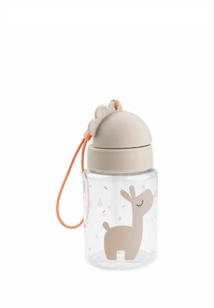 Gennemsigtig plastik vandflaske med beige låg formet som en sky, orange strop og tegneserie-llama-illustration på flaskehalsen.