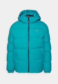 Teal pufferjacka med huva, med kviltade sektioner, framzip och en liten logotyp på bröstet. Mjuk, isolerad tyg.