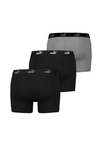 Drei Paar Boxershorts: zwei schwarze und eine graue. Jede hat einen schwarzen Gummibund mit weißem "Puma"-Logo. Glattes Material und enganliegendes Design.