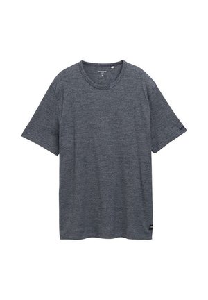 T-shirt gris foncé à manches courtes avec col rond, texture chinée subtile et petite étiquette noire près de l'ourlet inférieur sur fond blanc.