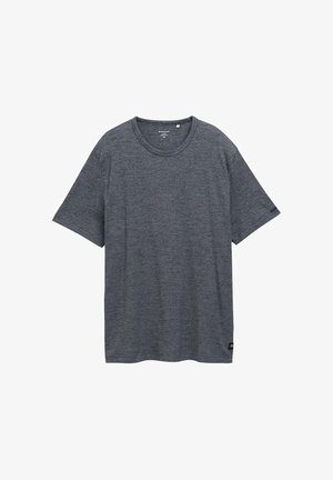 T-shirt gris foncé à manches courtes avec col rond, texture chinée subtile et petite étiquette noire près de l'ourlet inférieur sur fond blanc.