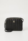 FEMININE CAMERA BAG - Skuldertasker - black