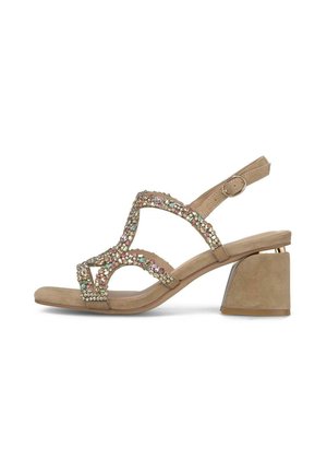 Sandalia de tacón grueso de ante beige con tira trasera y adornos de gemas multicolores en las correas entrecruzadas.