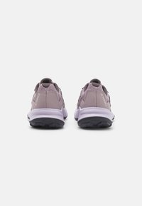 Adidas Terrex TRACEFINDER TRAIL RUNNING SHOES - Løpesko for mark - preloved fig/silver dawn/aurora black