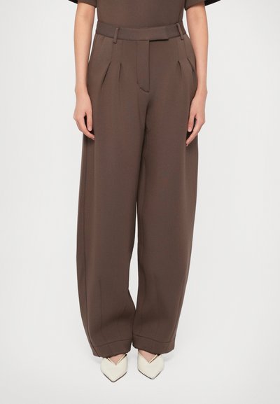 Brown tailored trousers with a high waist, pleats, and a wide leg design. Made from a smooth fabric, featuring a matching belt at the waist.