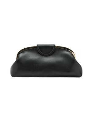 Pochette en cuir noire avec armature métallique dorée et fermeture pression sur fond blanc.