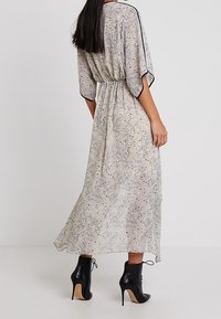 Apart Maxiklänning - beige