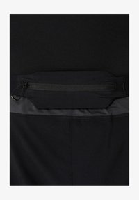 Valittu, performance black graphite grey