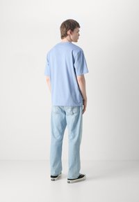 BOSS TEE - Jednoduché tričko - open blue