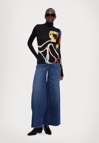Alice + Olivia Long sleeved top - black