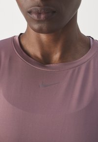Nike Performance ONE CLASSIC - Long sleeved top - smokey mauve