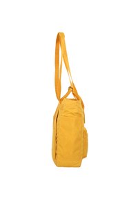 Borsa a tracolla gialla con tracolla regolabile e intrecciata. Realizzata in tessuto morbido con una texture liscia, presenta tasche laterali e un design semplice e funzionale.