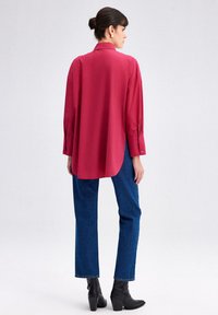 Touché Privé Blus - fuchsia