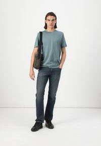 TOM TAILOR BASIC CREW NECK - T-shirts basic - deep bluish green
