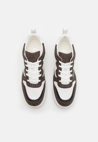 Michael Kors BAXTER - Sapatilhas - brown