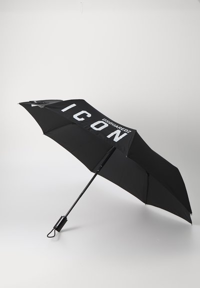 Sort paraply med lige håndtag, der har ordet "ICON" i store hvide bogstaver på dugen, og udviser en mat stofstruktur.