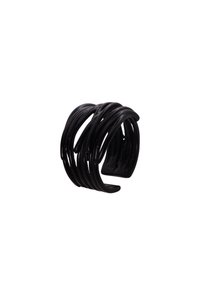 Bracciale a manica in metallo nero con più fili attorcigliati, texture liscia, design aperto e bordi curvi.