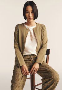 Freddy CON MANDALA E SLOGAN RICAMATO - Camiseta estampada - bianco