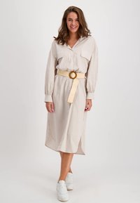 JE M'APPELLE HAZEL - Blousejurk - beige