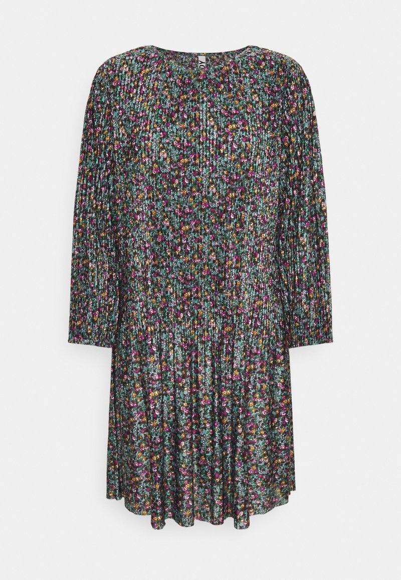 Robe à manches longues arrivant aux genoux, à fleurs avec des plis, présentant un motif dense de petites fleurs roses, orange et violettes sur un fond vert foncé.