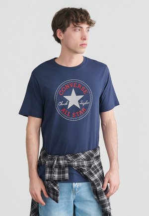 CHUCK PATCH TEE - Μπλουζάκι με στάμπα - converse navy