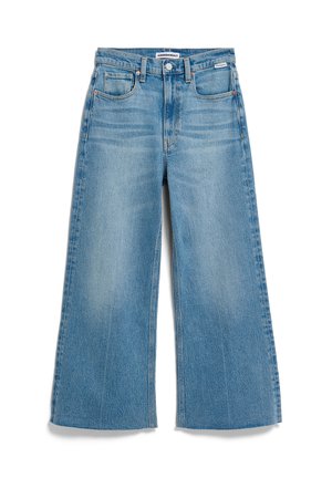 Hellblaue Jeans mit weitem Bein, Fronttaschen, Gürtelschlaufen und Knopfverschluss, leicht ausgewaschen an den Oberschenkeln.