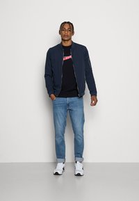 Jack & Jones PREMIUM JPRBLAPOND CREW NECK - Camisola - perfect navy
