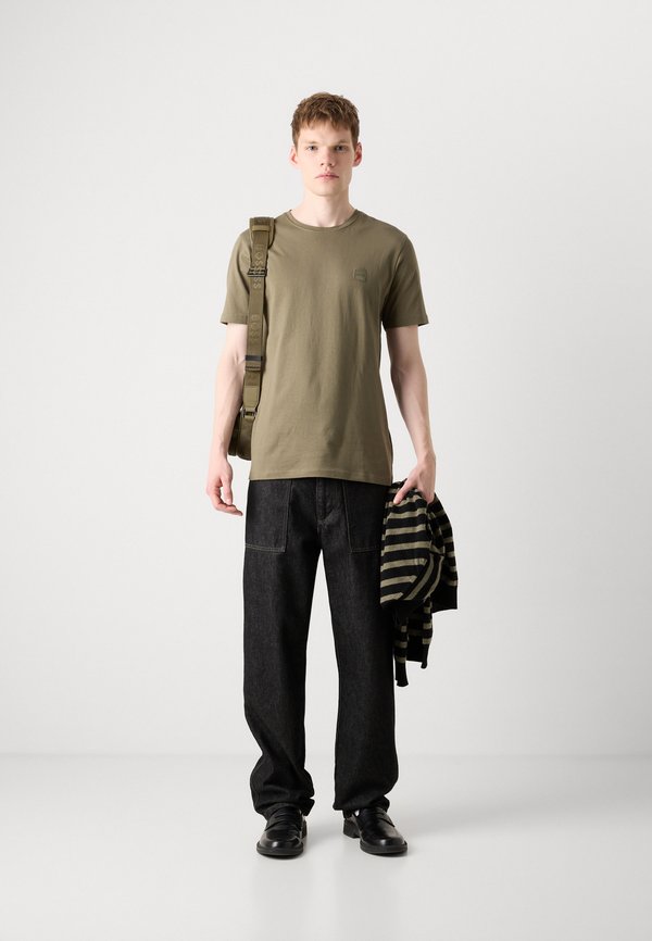 TALES - Basic T-shirt3