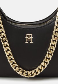 Tommy Hilfiger REFINED CHAIN CROSSOVER - Rankinė per petį - black