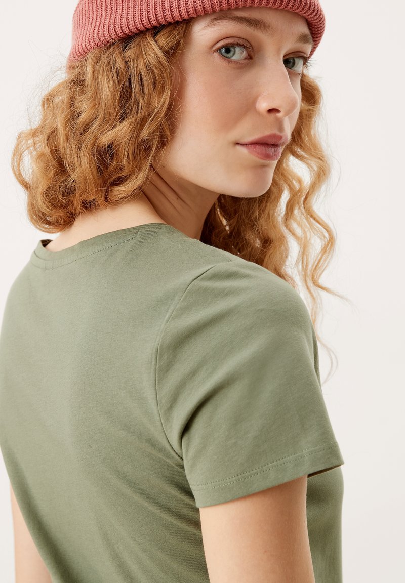 Damen T-Shirts | QS by s.Oliver T-Shirt basic khaki oliv/dunkelgrün - VU43660 Damen T-Shirts | QS by s.Oliver T-Shirt basic khaki oliv/dunkelgrün - VU43660