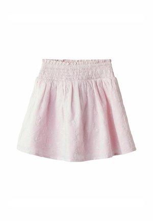 Rosa, texturerad kjol med smockad midja och blommönster, med en utfläkt design och rynkade volanger vid kanten.
