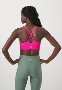 Under Armour VANISH SEAMLESS LOW - Neliela atbalsta sporta krūšturis - rebel pink/white