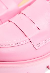 Cesare Gaspari Zapatos sin cordones - pink