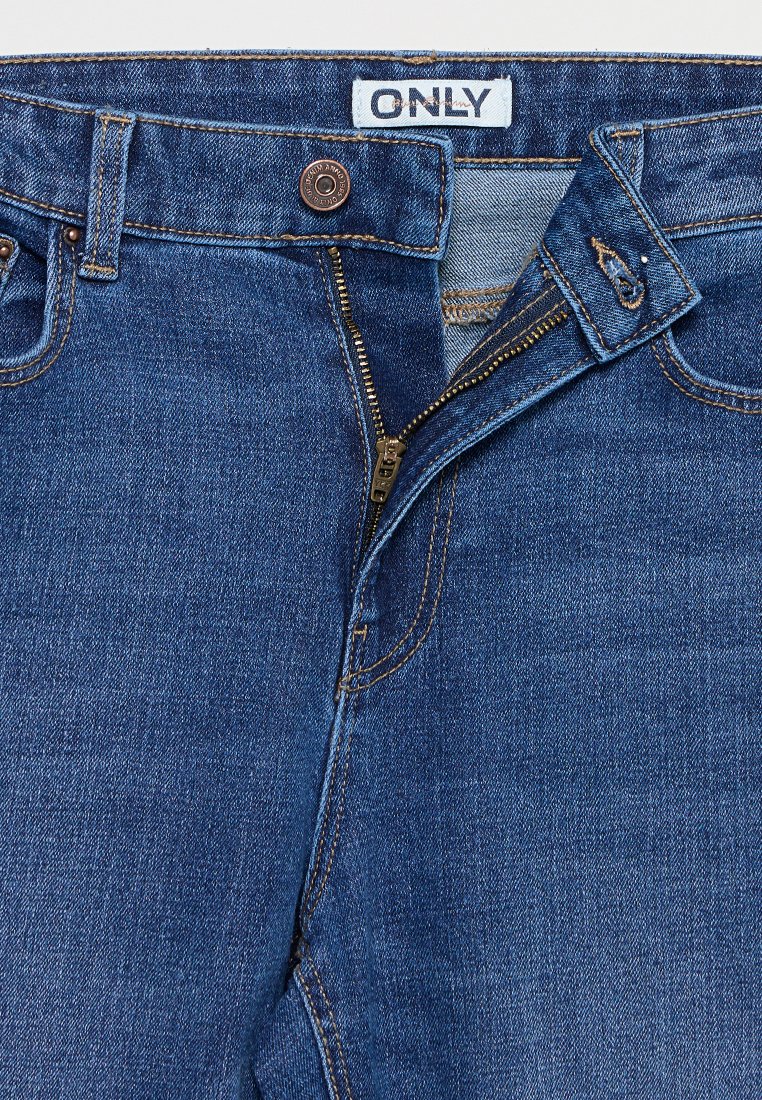 Dunkelblaue Denim-Jeans mit Reißverschluss, ausgestattet mit einem markierten Bund, Metallknopfverschluss und klassischem Fünf-Taschen-Design.