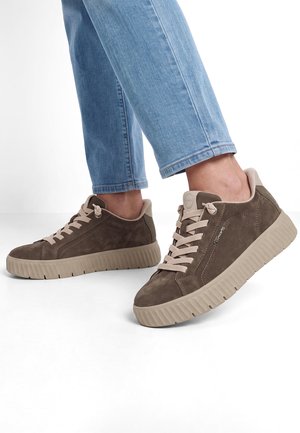 Tamaris, SNEAKER - Sneakers laag - mushroom suede