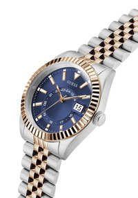 Sølv- og guldfarvet ur med en marineblå urskive. Har en datovisning, indeksmarkeringer og en tekstureret bezel. Armbånd i rustfrit stål.
