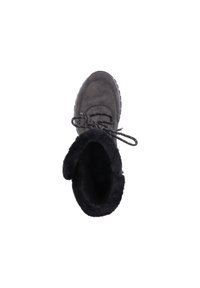 Bota de ante gris con un puño de piel sintética, puntera redonda y diseño de cordones. Suela texturizada y forro suave visibles desde una vista superior.