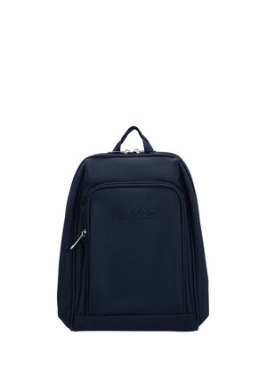 Sac à dos rectangulaire bleu marine avec poche avant zippée, poignée supérieure et texture rembourrée, isolé sur fond blanc.