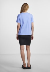 Pieces PCRIA SOLID TEE - Navadna majica - vista blue