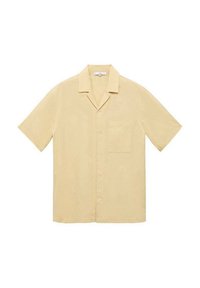 Korte mouw gele shirt van gestructureerde stof, met een puntig kraag, knopen aan de voorkant en een enkele patchzak aan de linkerkant.
