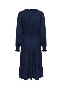 Tumši zila garām piedurknēm kleita ar saplacinātu jostasvietu, slāņotu svārku un kraukšķīgām piedurknēm. Izgatavota no viegla auduma ar teksturētiem akcentiem.