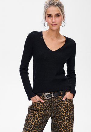 - Sweter