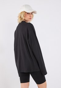 YOURTURN SET UNISEX - Langærmet T-shirt - black