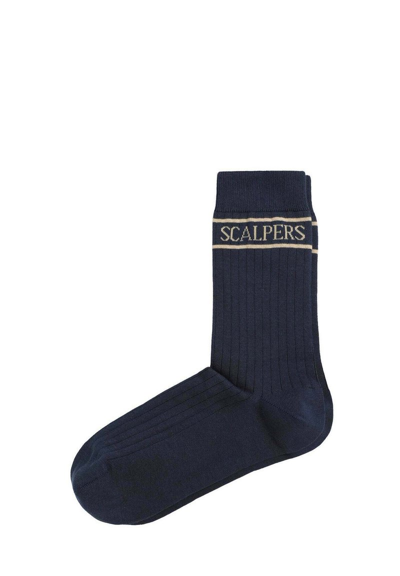 Marineblaue gerippte Socken mit einem hellbeigen Band, das den Text "SCALPERS" trägt. Glatte Textur und traditionelle Sockenform.